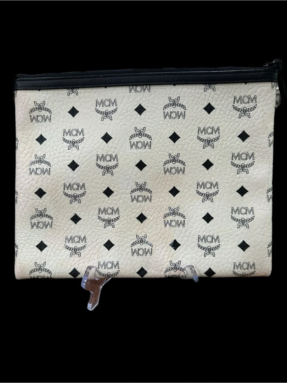 MCM Cream Zip Pouch with Red Kiss Print 💋 - Picture 3 of 7